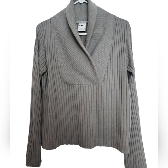 Nike Yoga Gray Ribbed Long Sleeve Shawl Collar Top SZ Medium - Picture 4 of 8